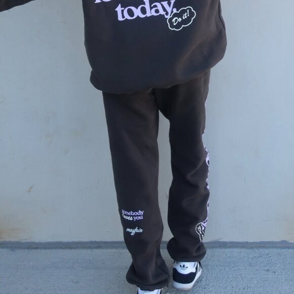 Mayfair Sweats - Picture 2 of 4